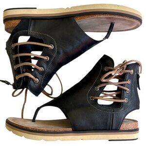 EUC OTBT Leather Locate Sandals Black
Brown Size 7.5